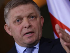 Єврокомісія стежить за поширенням фейків про замах на Фіцо, - Bloomberg