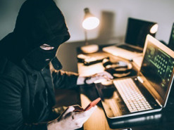 12 мільйонів за 9 годин: бухгалтерка лікарні з Дніпра потрапила у пастку шахраїв