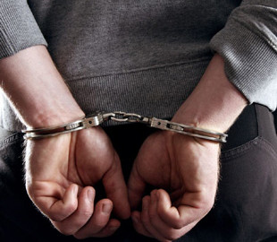 Переконував, що воює на передовій: на Київщині шахрай виманював кошти