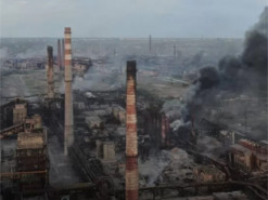 Полк "Азов" показал, как штурмует позиции россиян на "Азовстали"