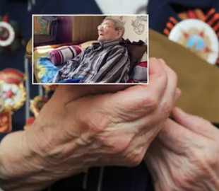 Водка, хлеб, консервы": в сети показали, как в РФ поздравили ветерана Второй мировой