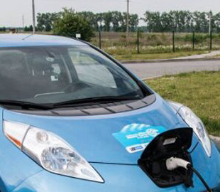 Як зарядити будинок за допомогою електромобіля