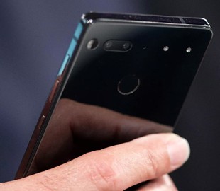 Бунт машин: смартфоны тайно рассылают интимные фото