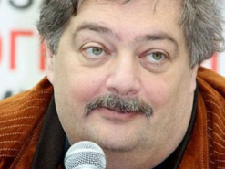 Відомого російського письменника Дмитра Бикова внесли до бази «Миротворця»: названо причину