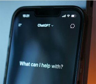 Втратили реальність — як ChatGPT довів двох людей до психлікарні