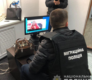 Вебкам-моделі працювали цілодобово у чотири зміни: У Запоріжжі викрили мережу порностудій