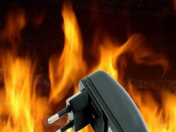 Эксперты рассказали, почему нельзя оставлять зарядку от телефона в розетке