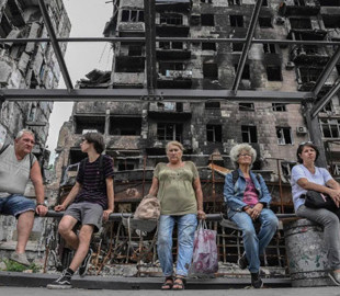 Так виглядає "освобождєніє": у мережі показали символічне фото захопленого Маріуполя