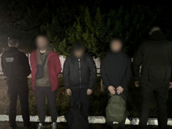 Прикордонники затримали трьох чоловіків, які намагалися незаконно перетнути кордон за “інструкцією” з інтернету