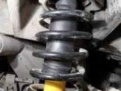 Водіям розповіли, чому ламаються амортизатори та як підібрати нові на заміну