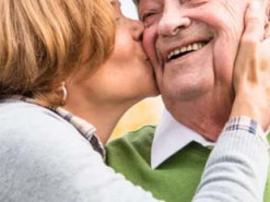 Названі три ознаки початку деменції, які можна не помічати