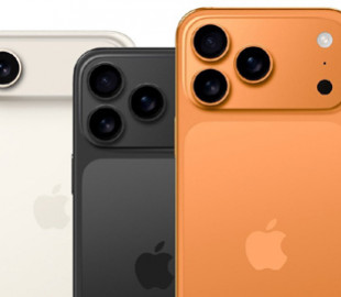 Для чого потрібна маленька загадкова "дірочка" поруч із камерами iPhone