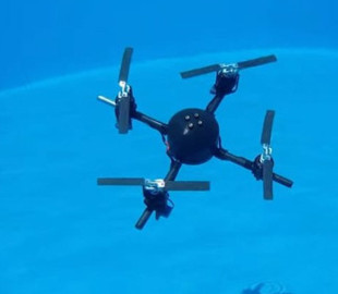 Студенти створили на 3D принтері дрон, що літає, пірнає та злітає з води за секунди