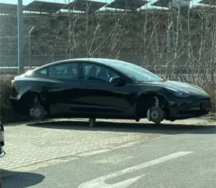 Грабители обокрали центр доставки Tesla в Германии