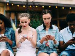 Черепа людей изменяются: причина, скорее всего, в смартфонах