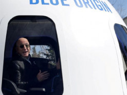 Команда Безоса готується до першого пілотованого польоту Blue Origin