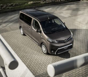 Toyota создала практичный электромобиль: 9 пассажиров и 330 км