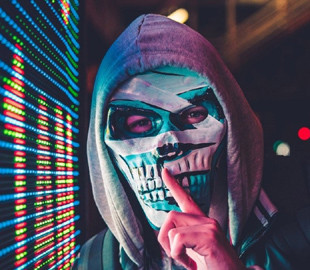 Хакеры, связанные с Anonymous, взломали "Газпром" и слили данные