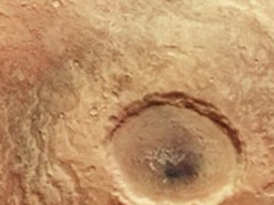 На Марсе нашли гигантский «глаз», размером с город