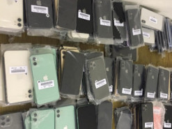Львівські митники затримали контрабанду 240 нових смартфонів Apple