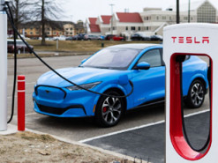 Ford офіційно запустила доступ до Tesla Supercharger для своїх клієнтів
