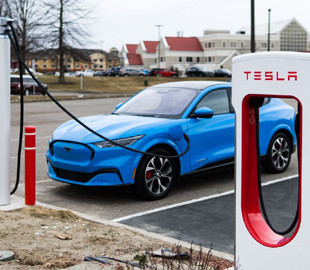 Ford офіційно запустила доступ до Tesla Supercharger для своїх клієнтів