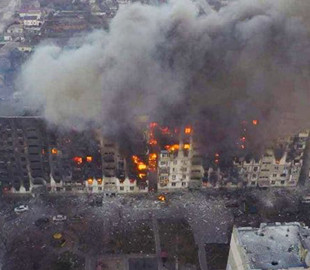 Бог смотрит на город Марии сверху: "Азов" показали новые фото многострадального Мариуполя