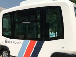 В США запустили крупнейшую пассажирскую сеть микроавтобусов-беспилотников