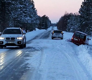 Дефіцит палива та протиожеледних реагентів: до чого водіям варто готуватися взимку