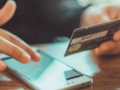 Жінка заволоділа мобільним телефоном незнайомця і зняла з його рахунку майже 50 тис. грн