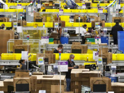 Кровь из носа и потеря сознания: сотрудники Amazon жалуются на ужасные условия работы