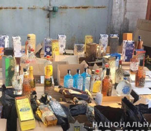 Мужчина через Интернет продавал контрафактный алкоголь