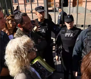 В Аргентині журналістам обмежили доступ до урядової будівлі через підозри у шпигунстві