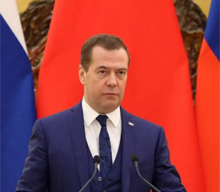 Медведєв: Я не наказував знищувати супутники Маска, але ідея заслуговує на обговорення