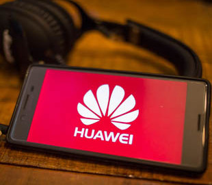 Компания Huawei подала иск в США