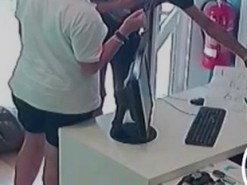 Вор украл iPhone X с помощью листка бумаги