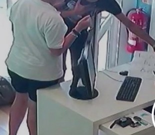 Вор украл iPhone X с помощью листка бумаги