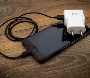 Эксперт рассказал, как зарядить смартфон в два раза быстрее