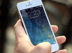 Эксперты рассказали как спасти смартфон, который упал в воду