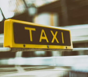 15-річний підліток з перцевим балончиком пограбував таксиста у Луцьку: відібрав у нього iPhone