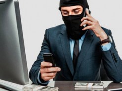 Мошенник сделал покупку в интернете за счет обманутой женщины