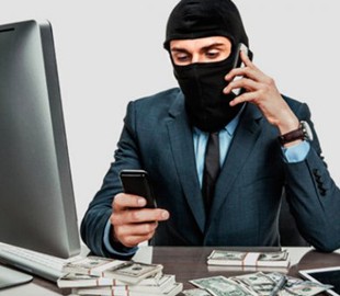 Мошенник сделал покупку в интернете за счет обманутой женщины