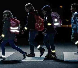 Укравтодор закликав пішоходів надягати світловідбивні елементи