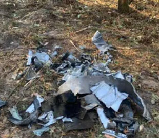 Поліція показала уламки російської ракети, збитої над Київщиною 10 жовтня. Фото