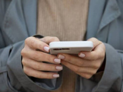 Євросоюз запроваджує вимогу знімних батарей для смартфонів