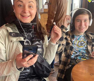 «Готовий стати новим символом перемоги». Підліток, який не помітив Анджеліну Джолі у Львові, відреагував на свою раптову популярність