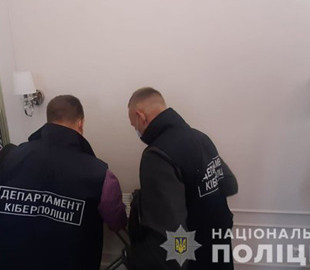 Группировка публиковала в сети провокационную информацию о политиках и вымогала до 200 тыс. грн за ее удаление