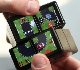 Кубик Рубіка перетворили на портативну приставку