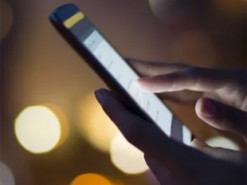 Чи справді смартфон вас слухає: як розпізнати злам