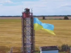 На одному з маяків Одещини замайорів синьо-жовтий стяг